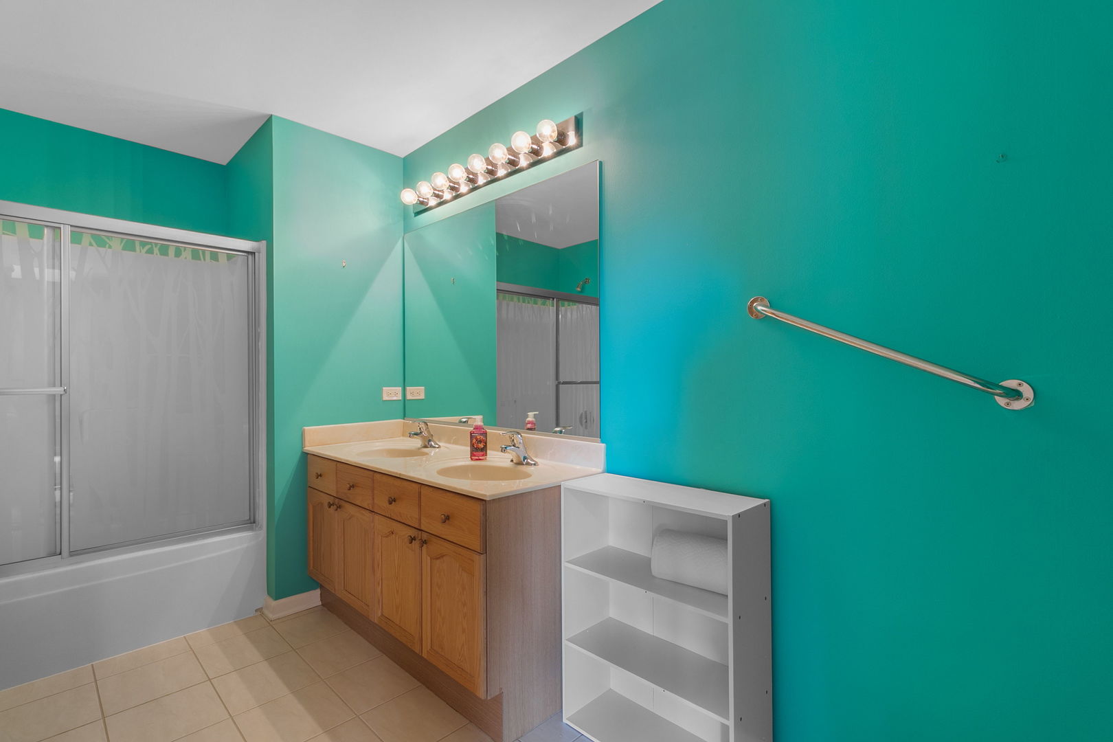 400 Village Circle #109, Willow Springs, IL 60480