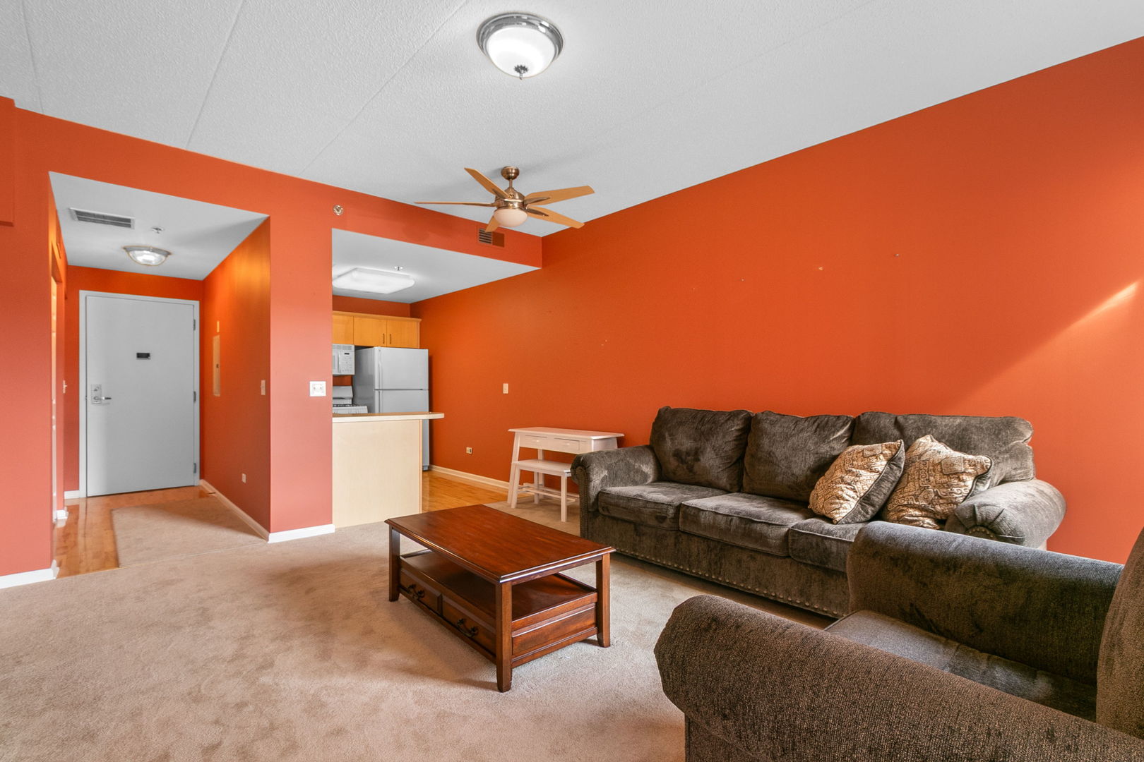 400 Village Circle #109, Willow Springs, IL 60480