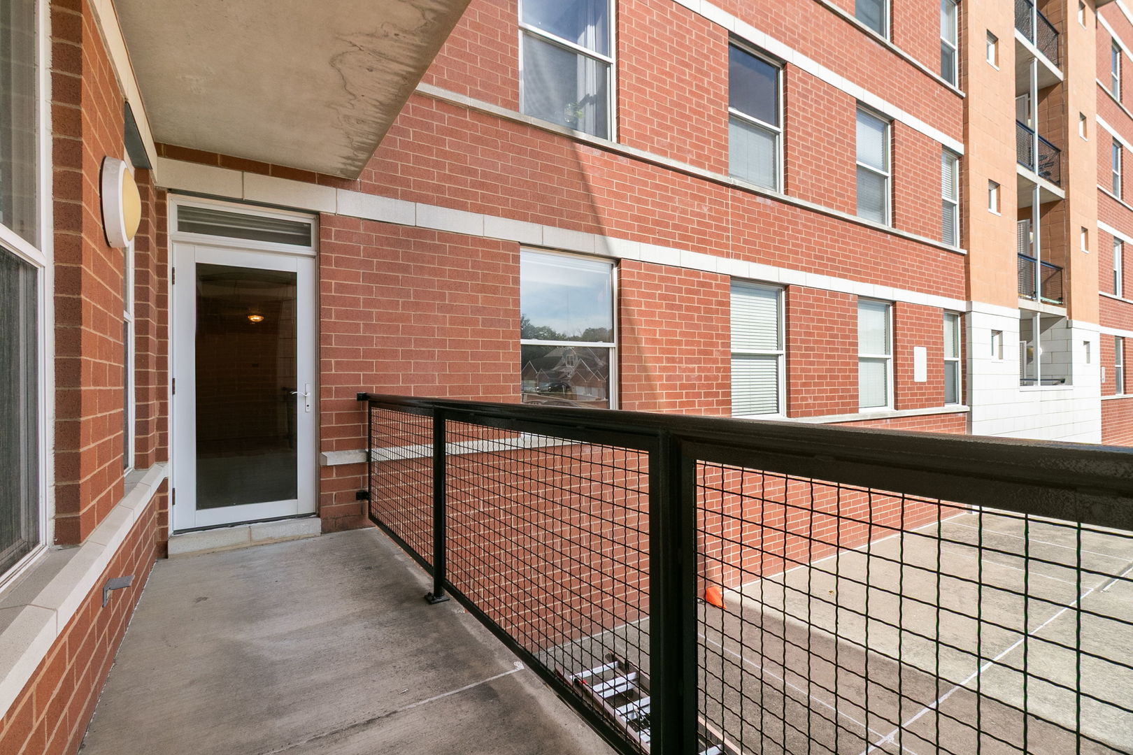 400 Village Circle #109, Willow Springs, IL 60480