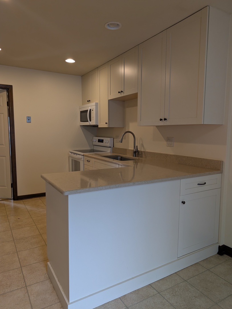 1535 WEDGEFIELD Circle #1535, Naperville, IL 60563