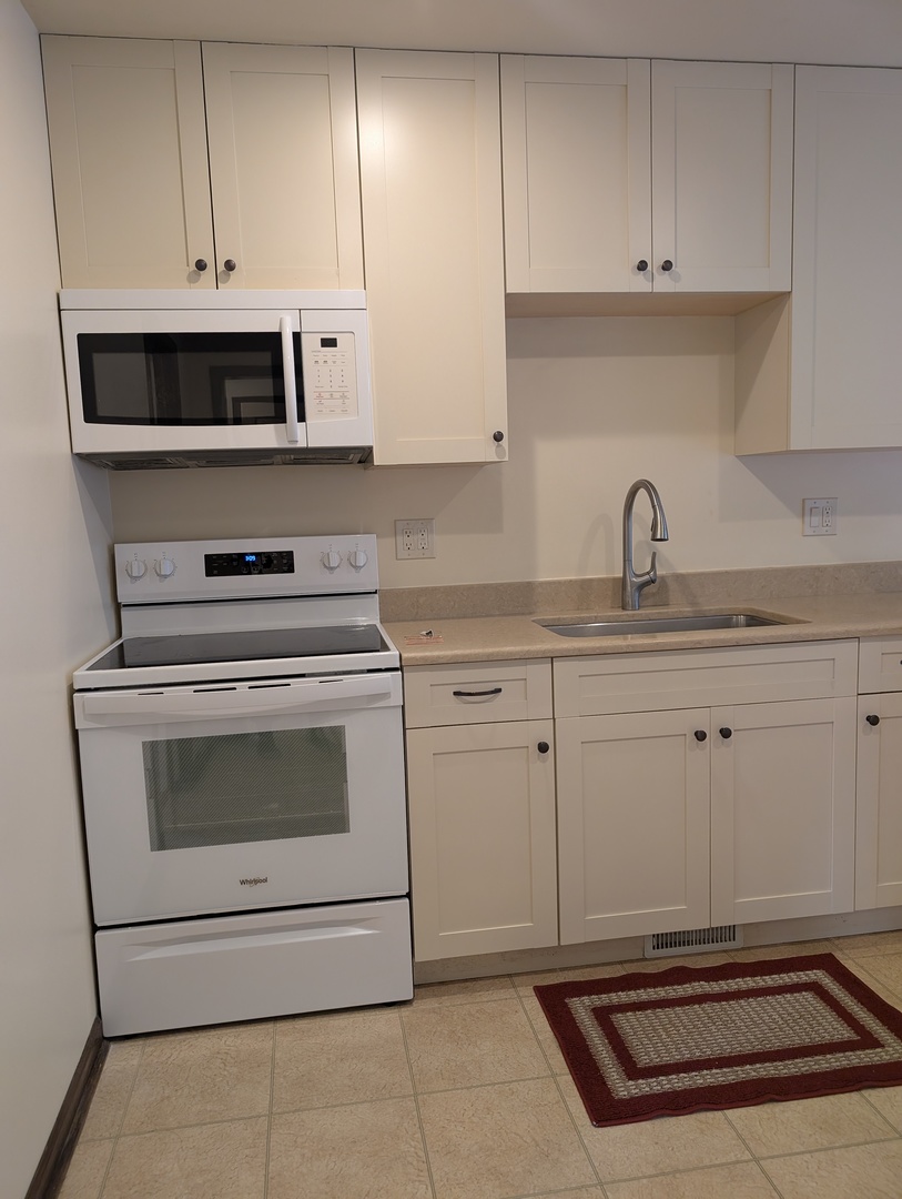 1535 WEDGEFIELD Circle #1535, Naperville, IL 60563