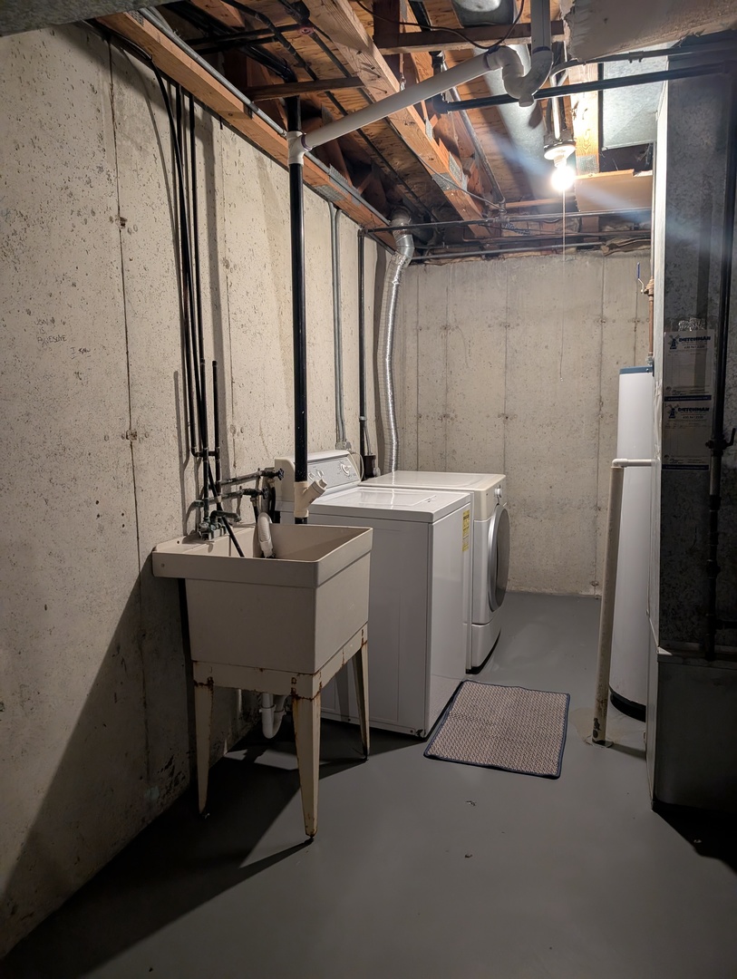 1535 WEDGEFIELD Circle #1535, Naperville, IL 60563