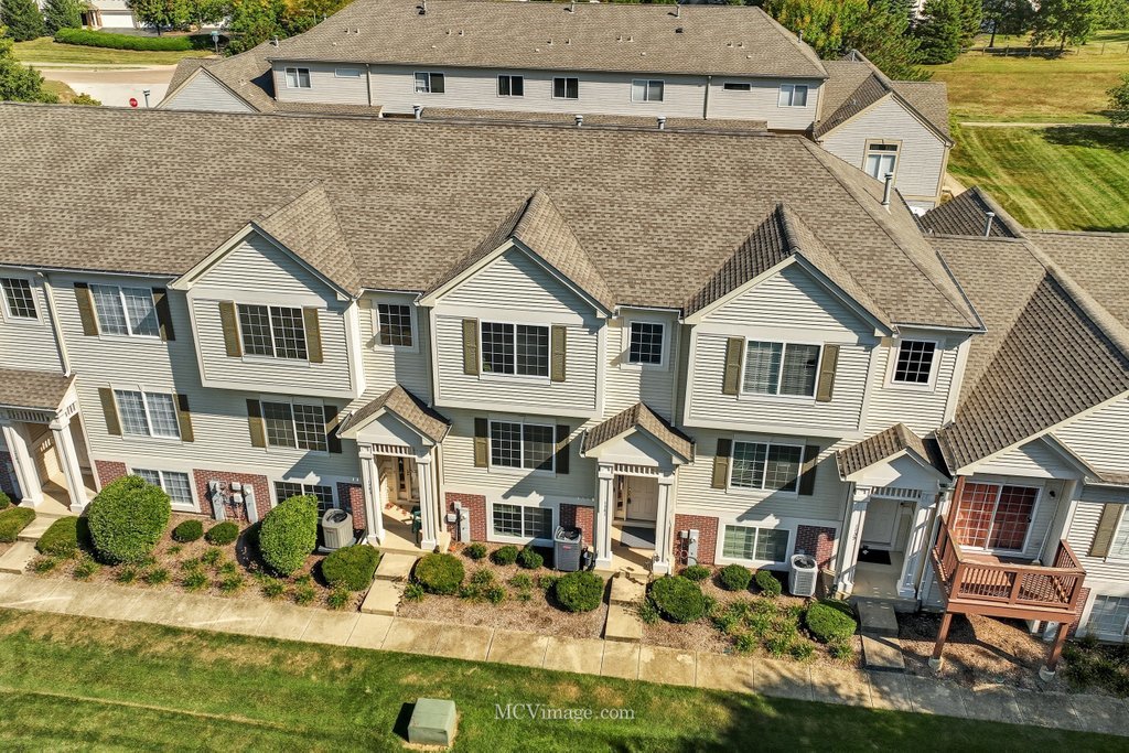 1741 Fredericksburg Lane, Aurora, IL 60503