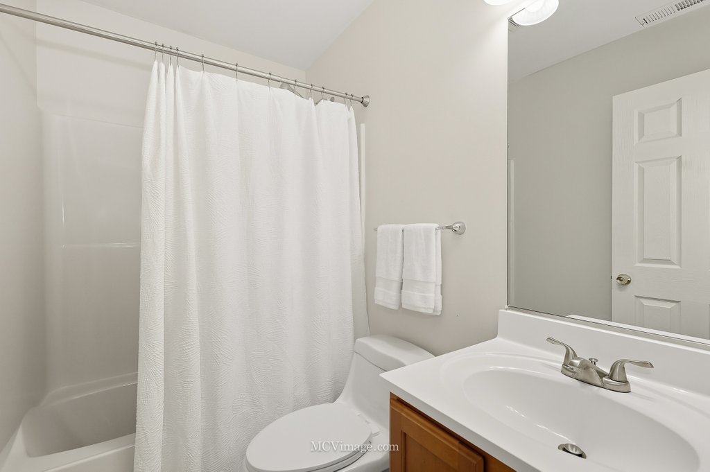 1741 Fredericksburg Lane, Aurora, IL 60503