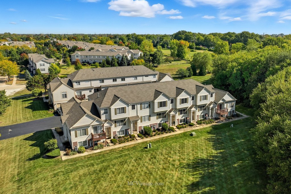 1741 Fredericksburg Lane, Aurora, IL 60503