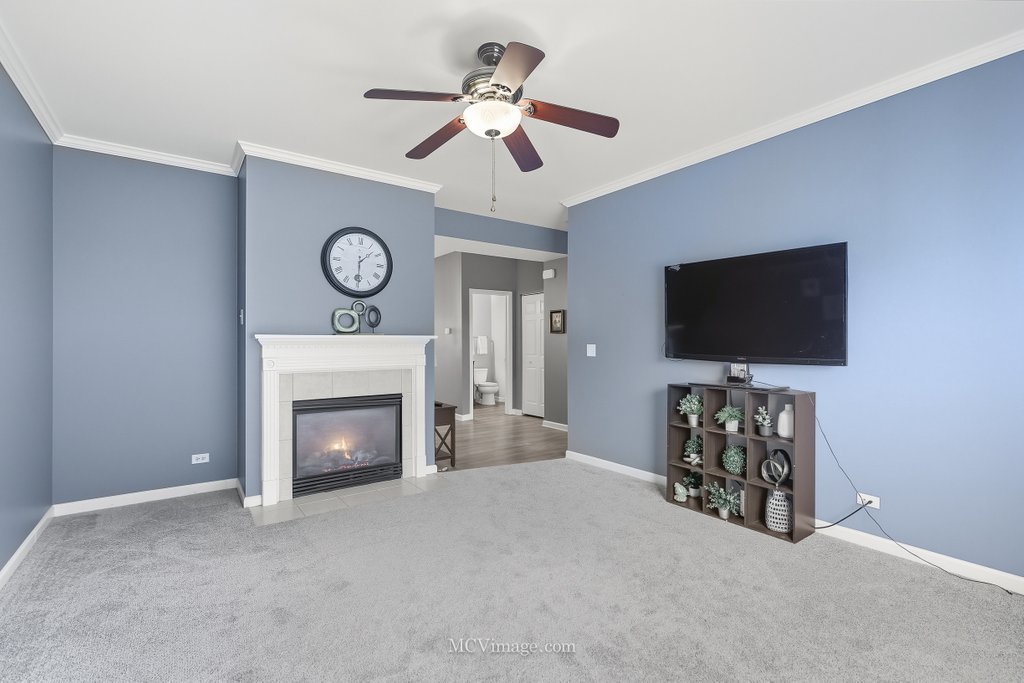 1741 Fredericksburg Lane, Aurora, IL 60503