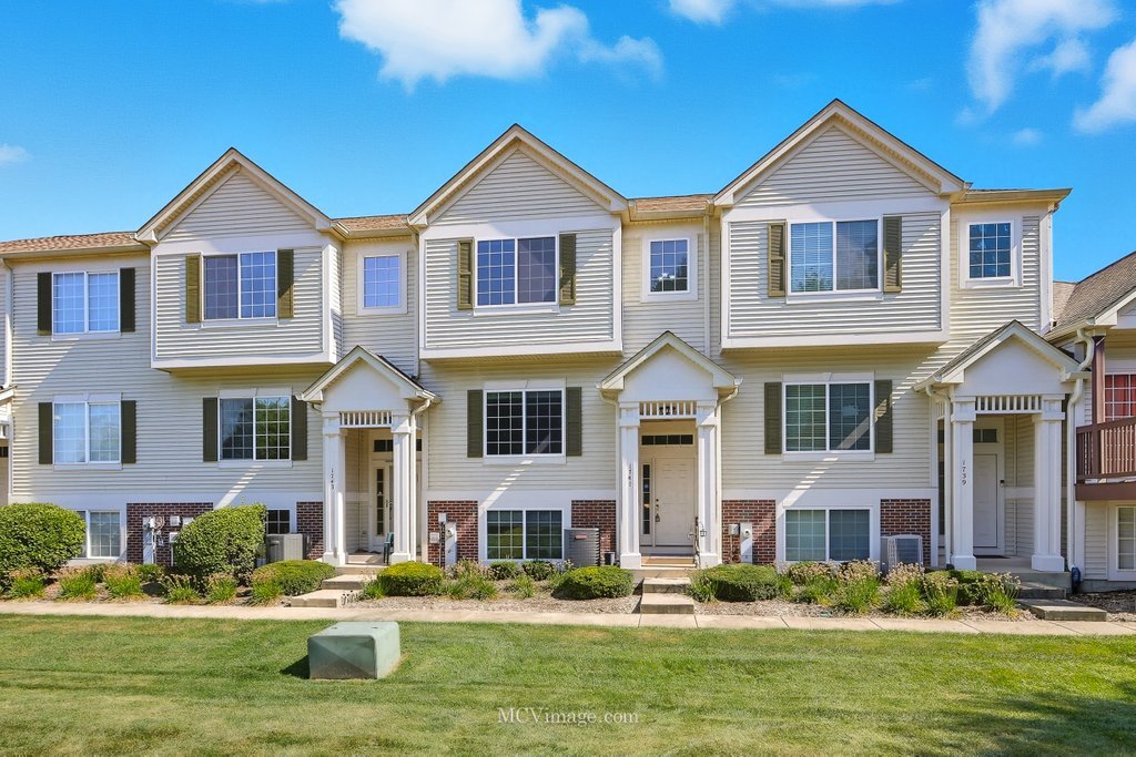 1741 Fredericksburg Lane, Aurora, IL 60503