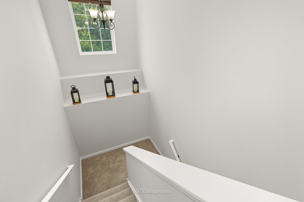 1741 Fredericksburg Lane, Aurora, IL 60503