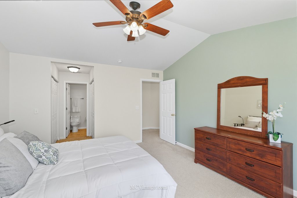 1741 Fredericksburg Lane, Aurora, IL 60503