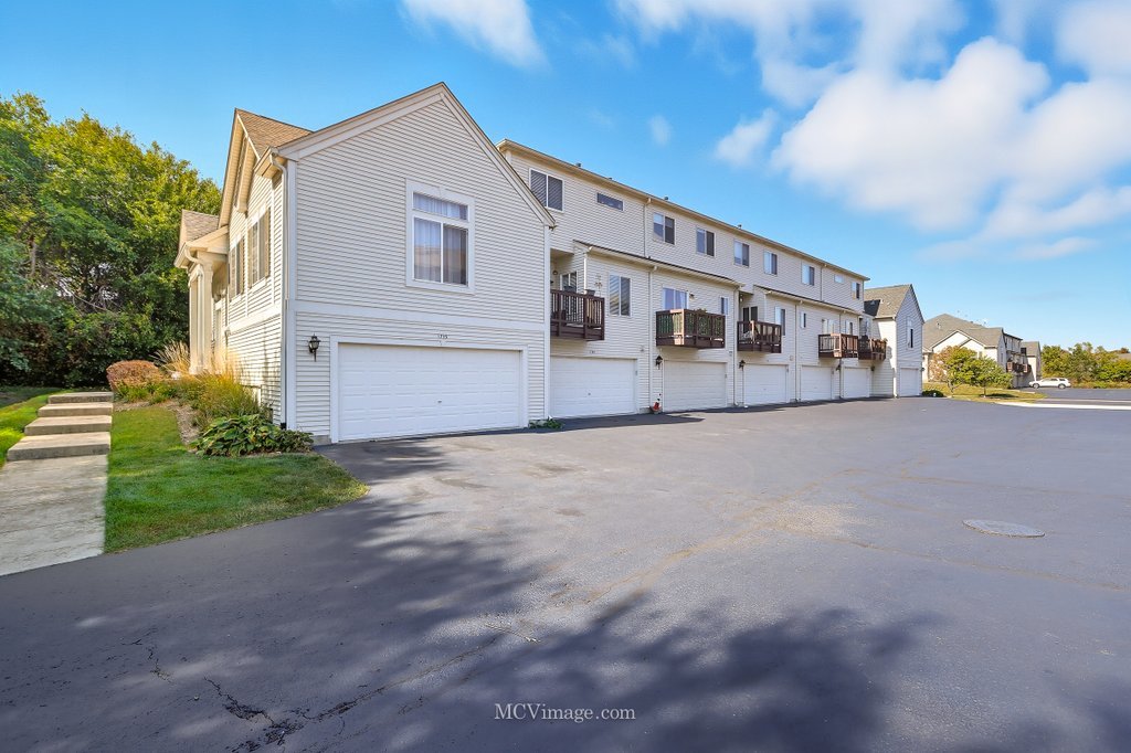 1741 Fredericksburg Lane, Aurora, IL 60503