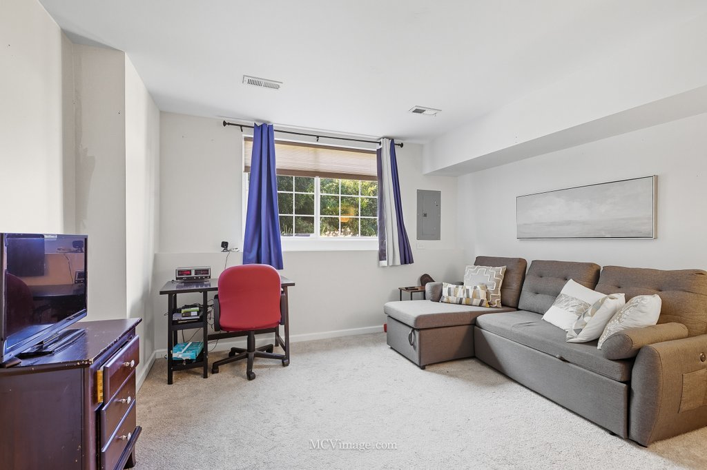 1741 Fredericksburg Lane, Aurora, IL 60503