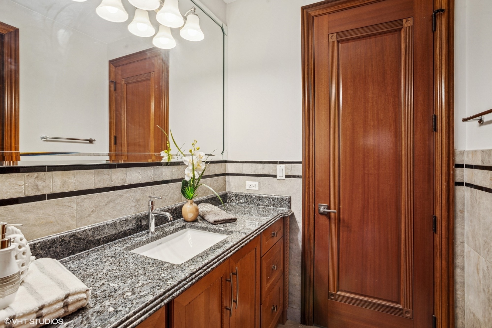 3832 W Chase Avenue, Lincolnwood, IL 60712