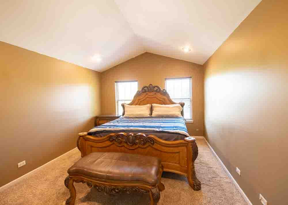 2245 Hillsboro Court, Aurora, IL 60503