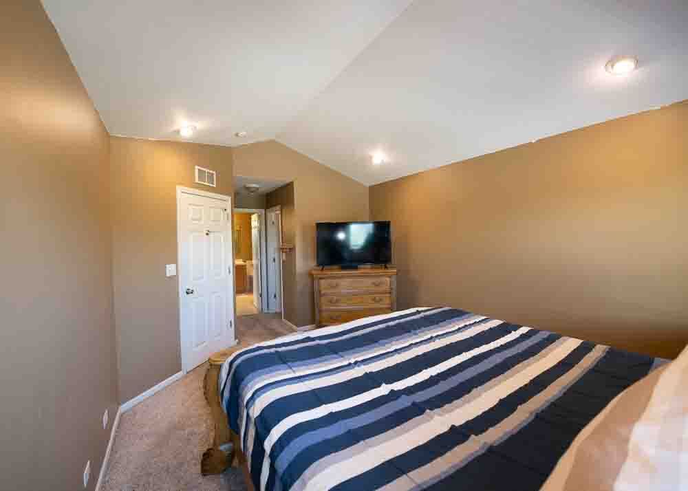 2245 Hillsboro Court, Aurora, IL 60503