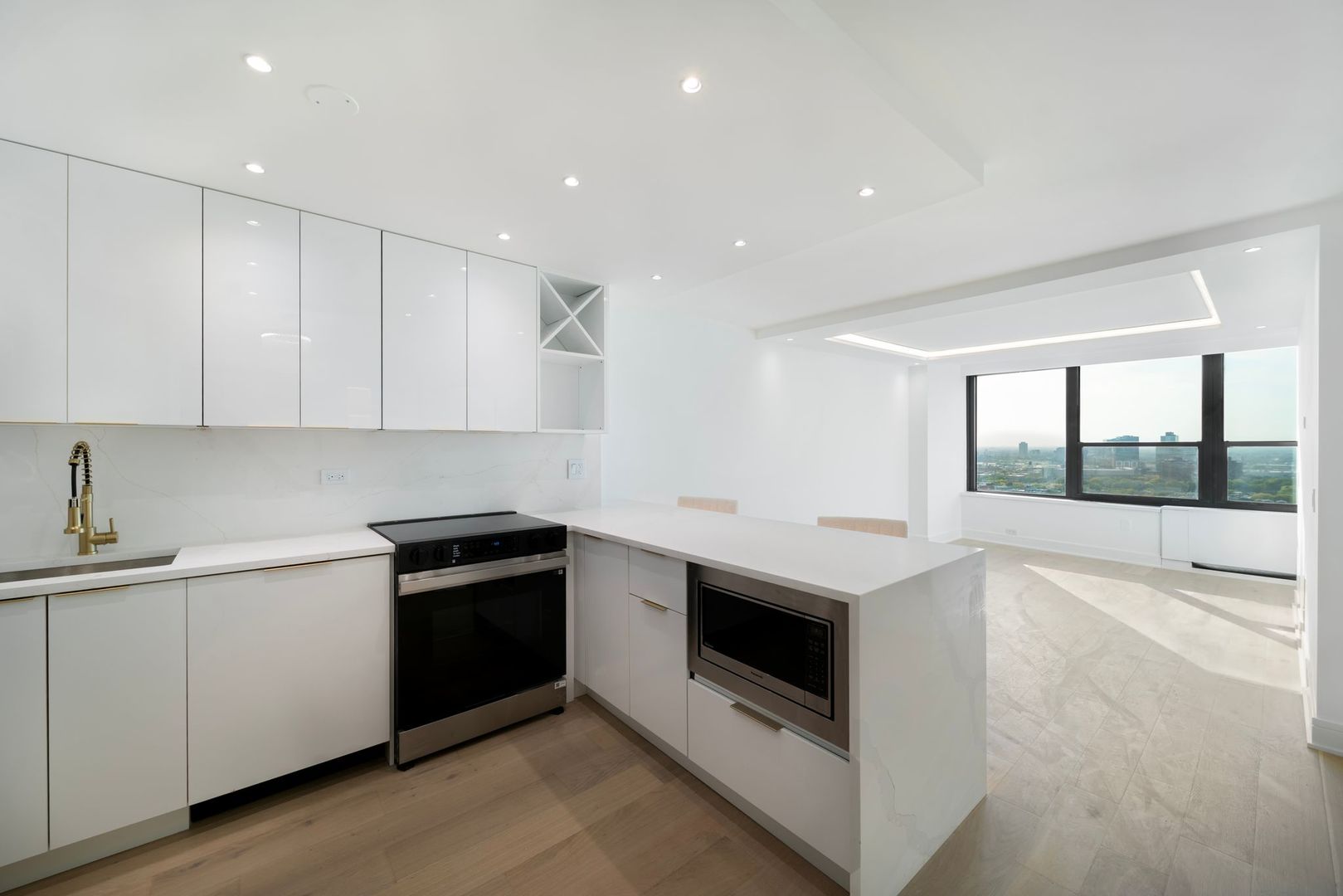 1560 N Sandburg Terrace #2705J, Chicago, IL 60610