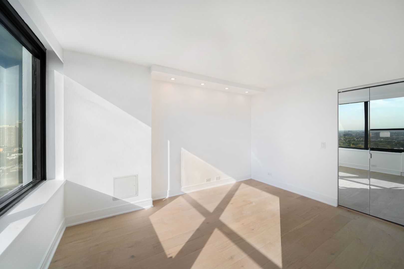 1560 N Sandburg Terrace #2705J, Chicago, IL 60610