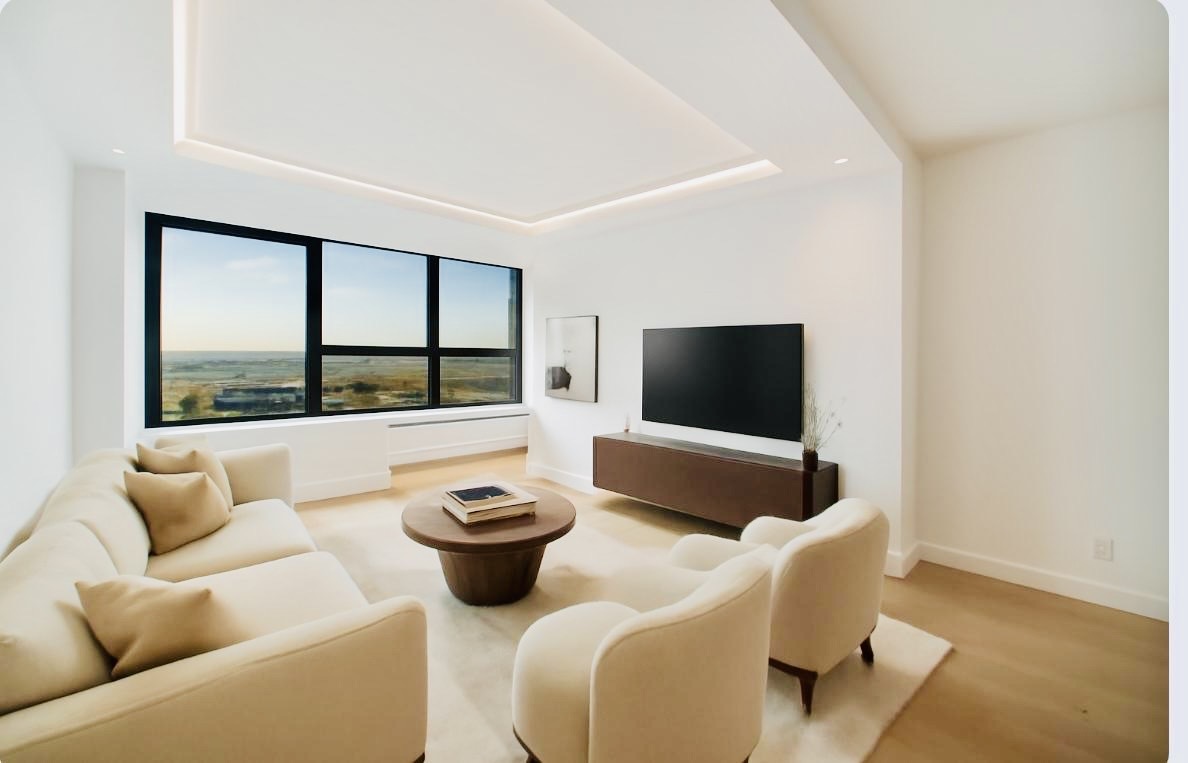 1560 N Sandburg Terrace #2705J, Chicago, IL 60610