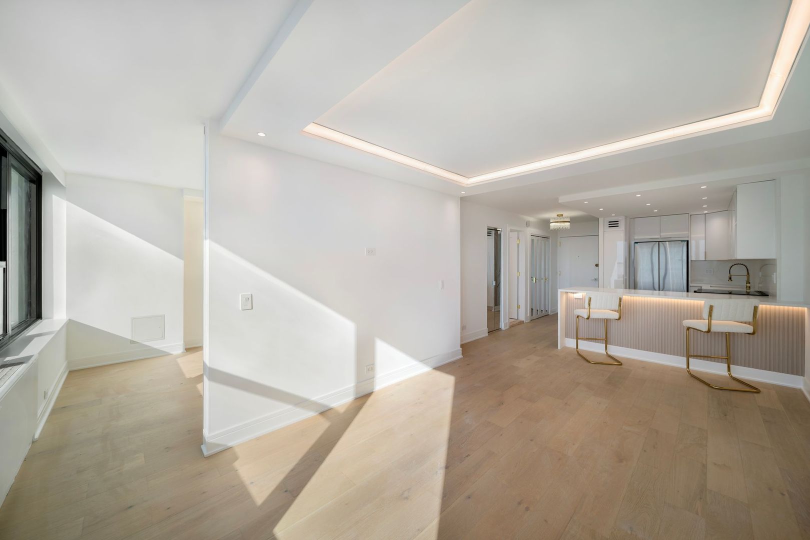 1560 N Sandburg Terrace #2705J, Chicago, IL 60610