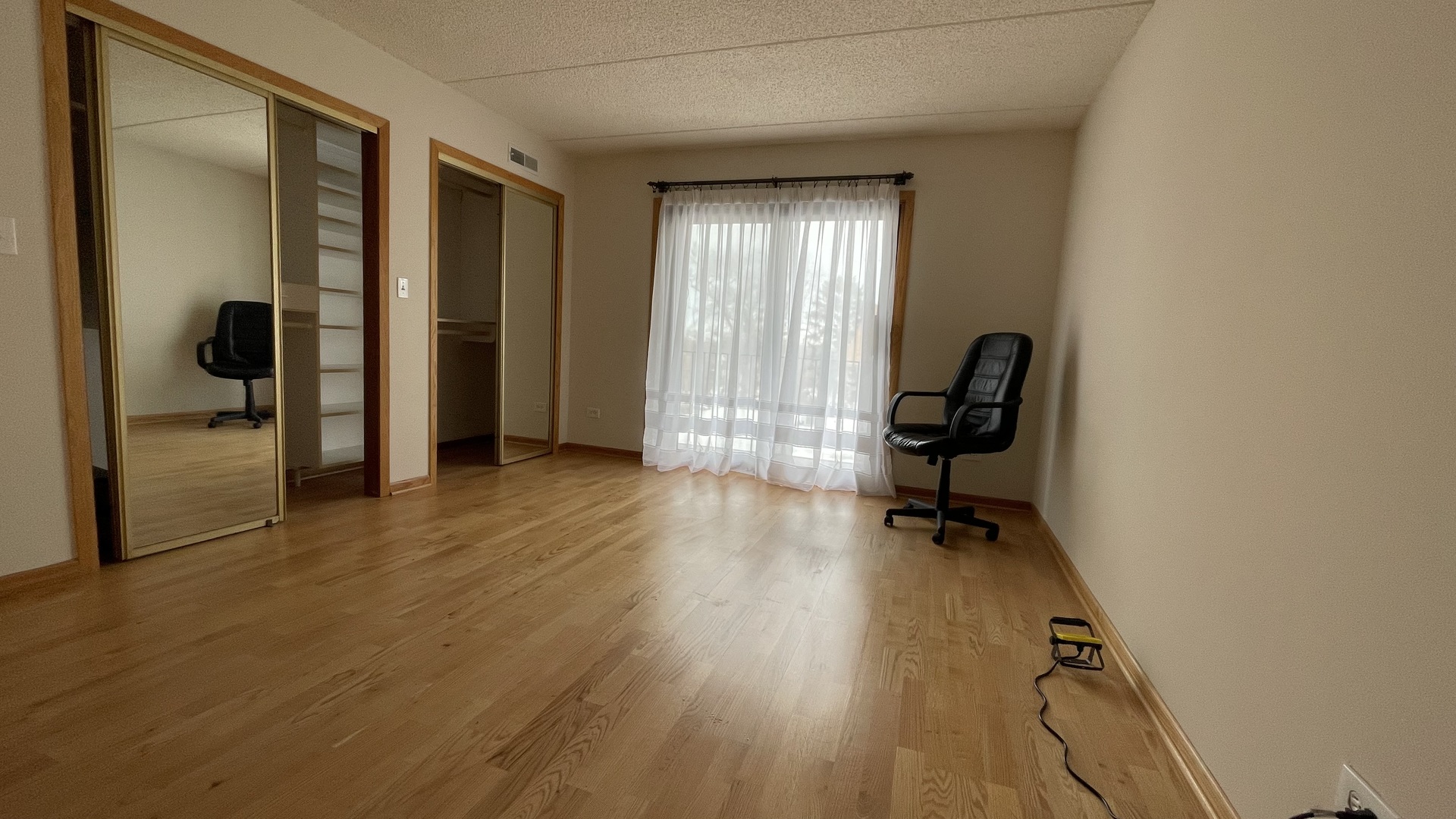 6221 N Niagara Avenue #401, Chicago, IL 60631