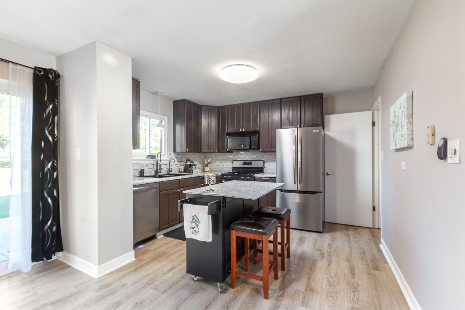 553 Stone Gate Circle, Schaumburg, IL 60193