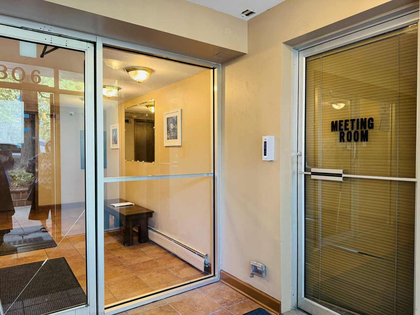 7320 N Rogers Avenue #212, Chicago, IL 60626