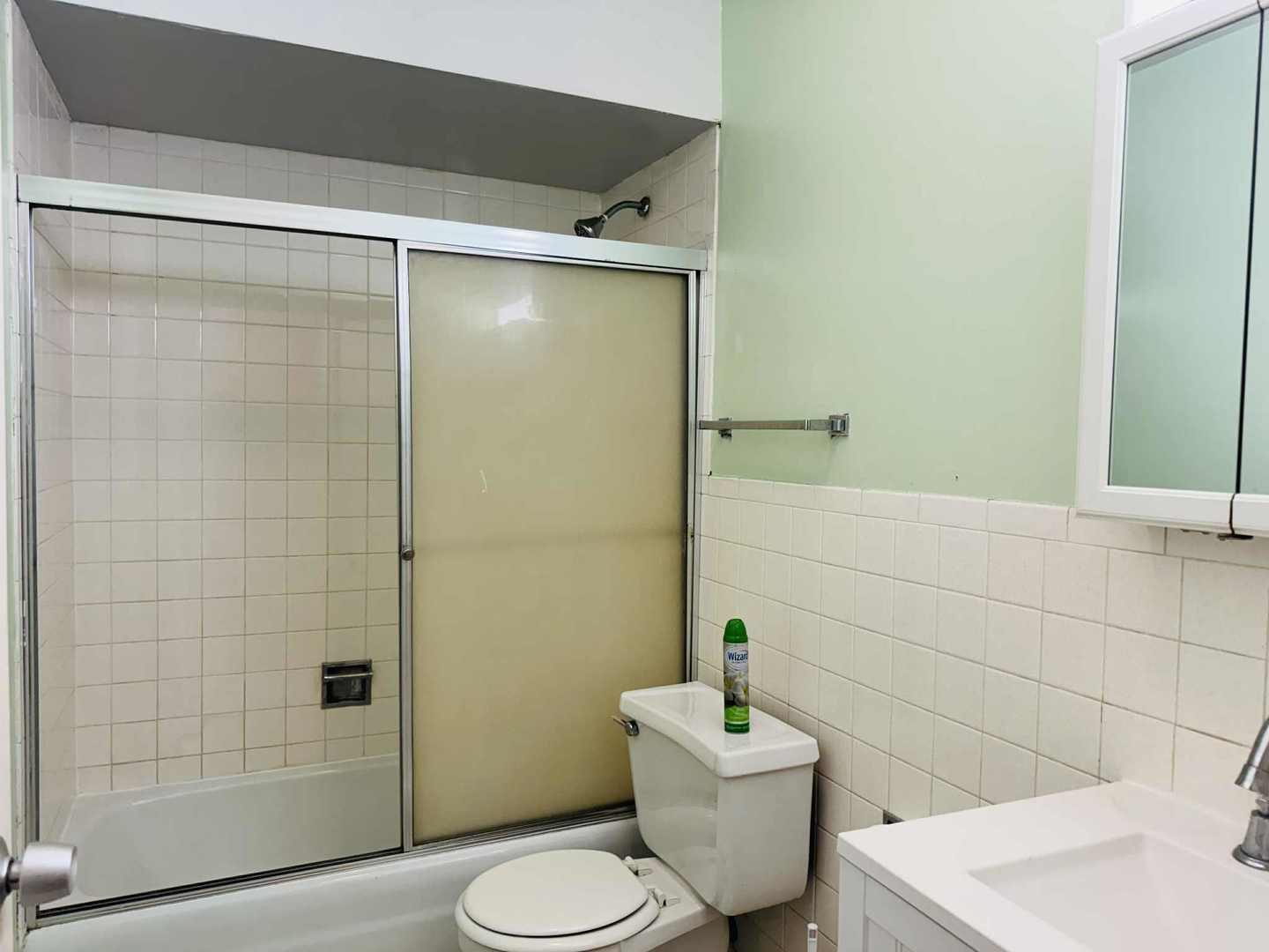 7320 N Rogers Avenue #212, Chicago, IL 60626
