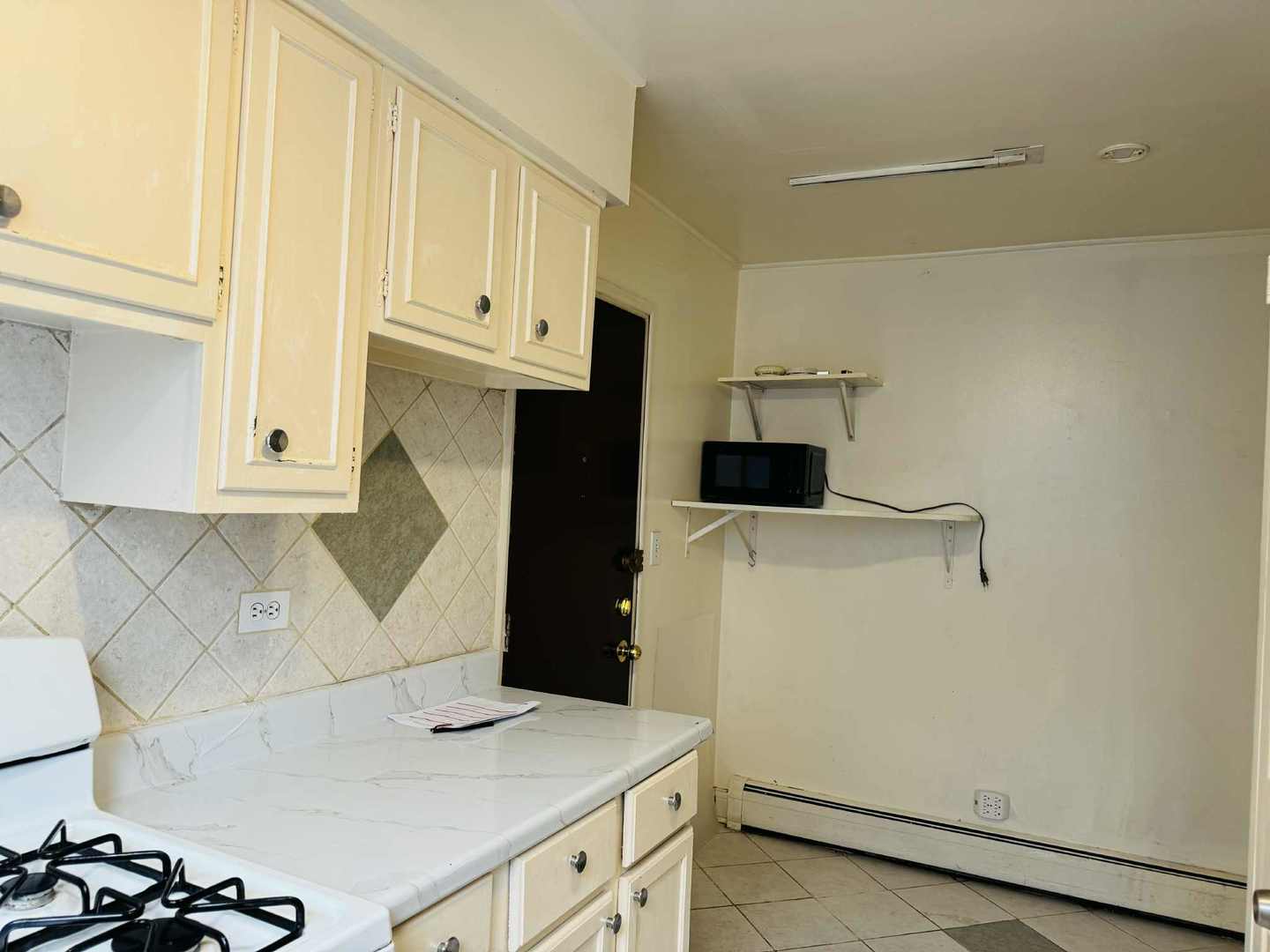 7320 N Rogers Avenue #212, Chicago, IL 60626