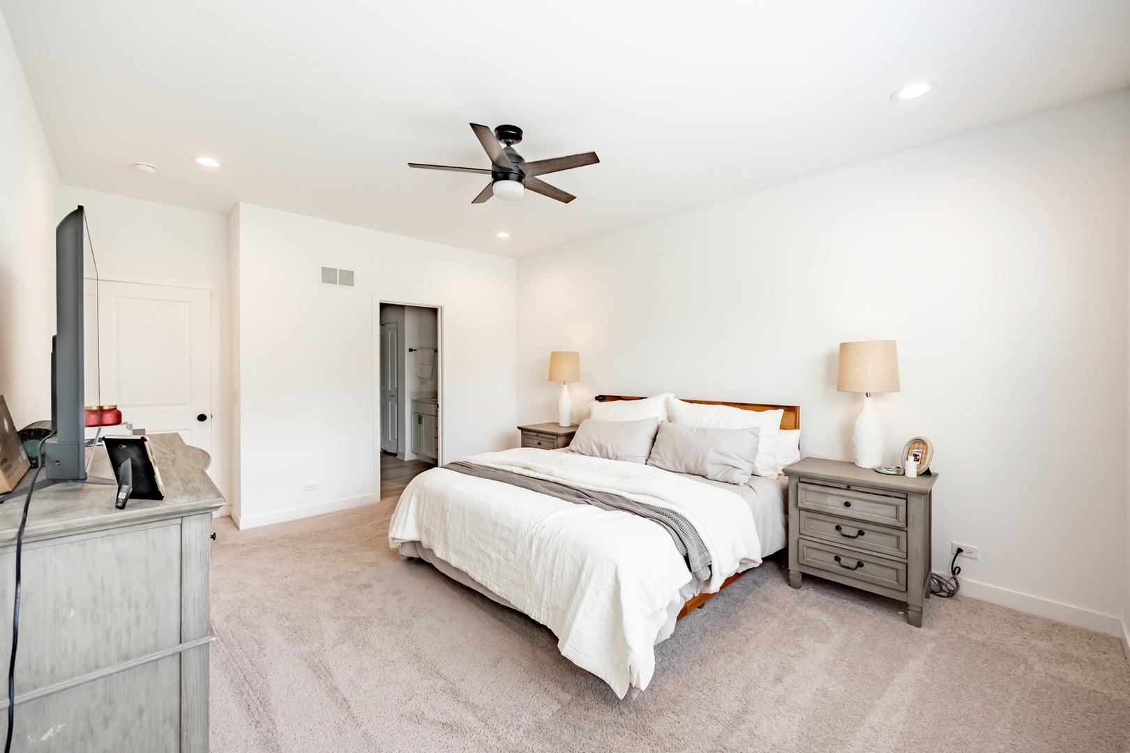 136 Valencia Parkway, Gilberts, IL 60136