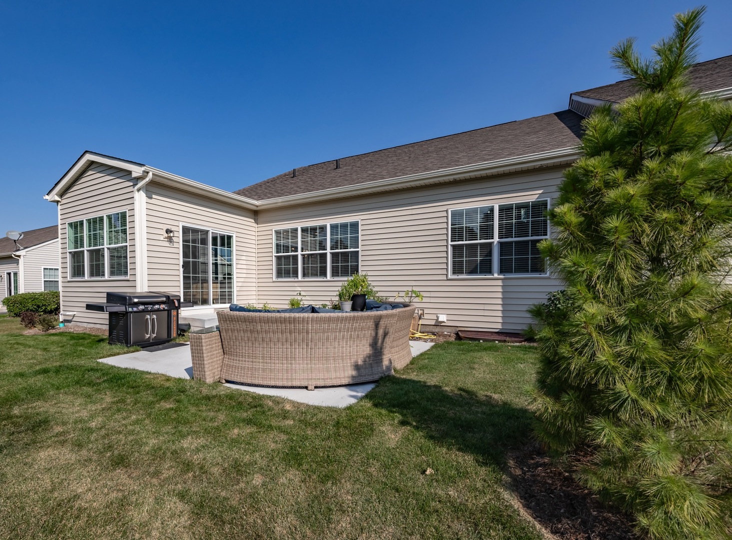 136 Valencia Parkway, Gilberts, IL 60136