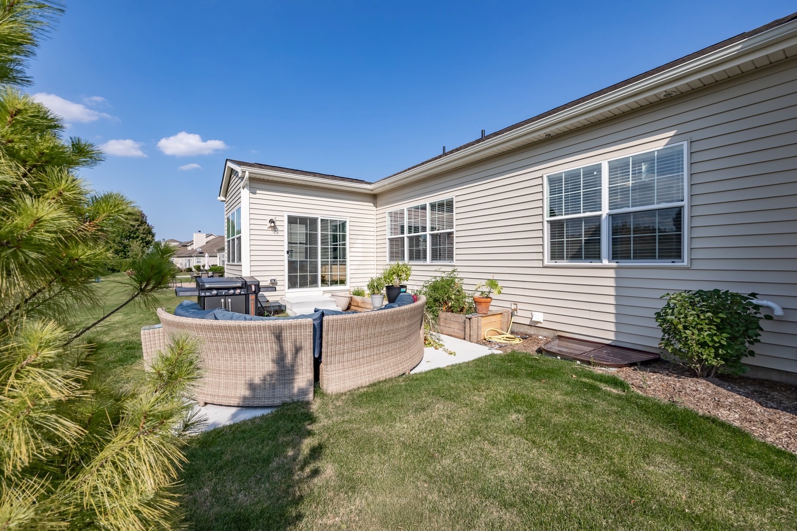 136 Valencia Parkway, Gilberts, IL 60136