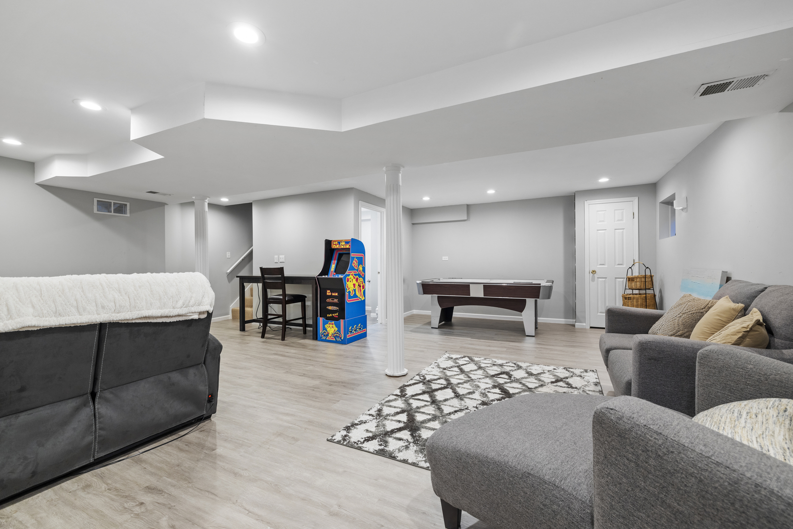 8025 Stonegate Drive, Tinley Park, IL 60487