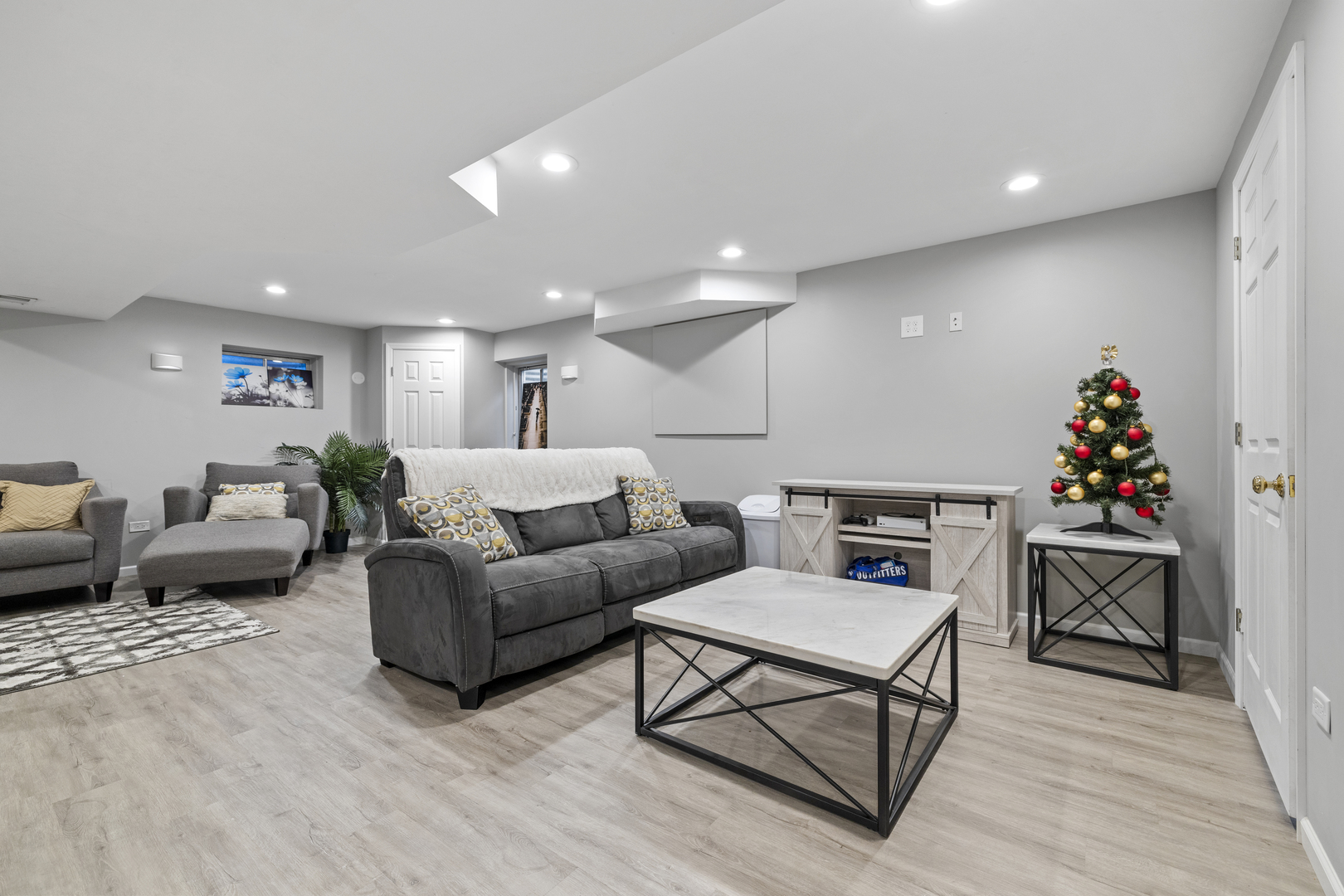 8025 Stonegate Drive, Tinley Park, IL 60487