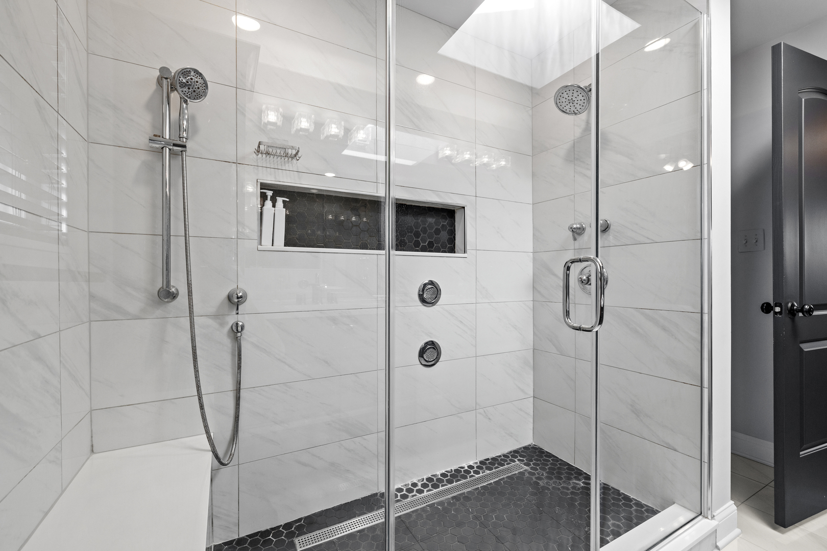 8025 Stonegate Drive, Tinley Park, IL 60487