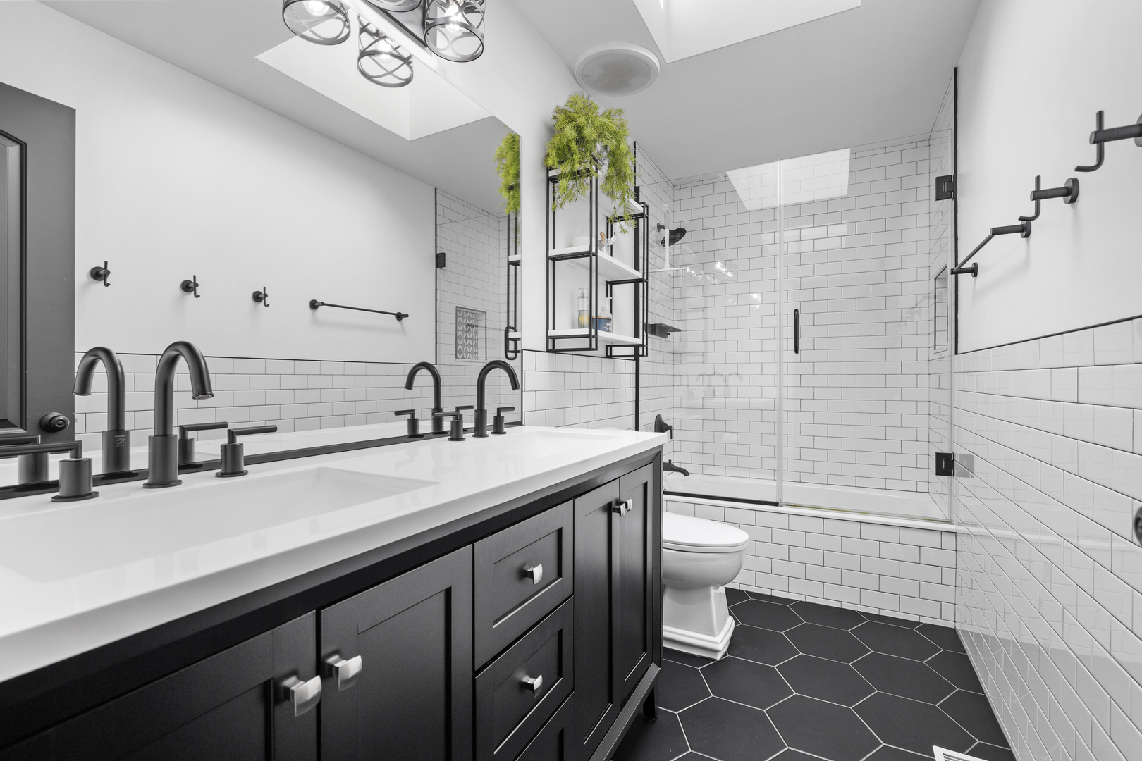 8025 Stonegate Drive, Tinley Park, IL 60487