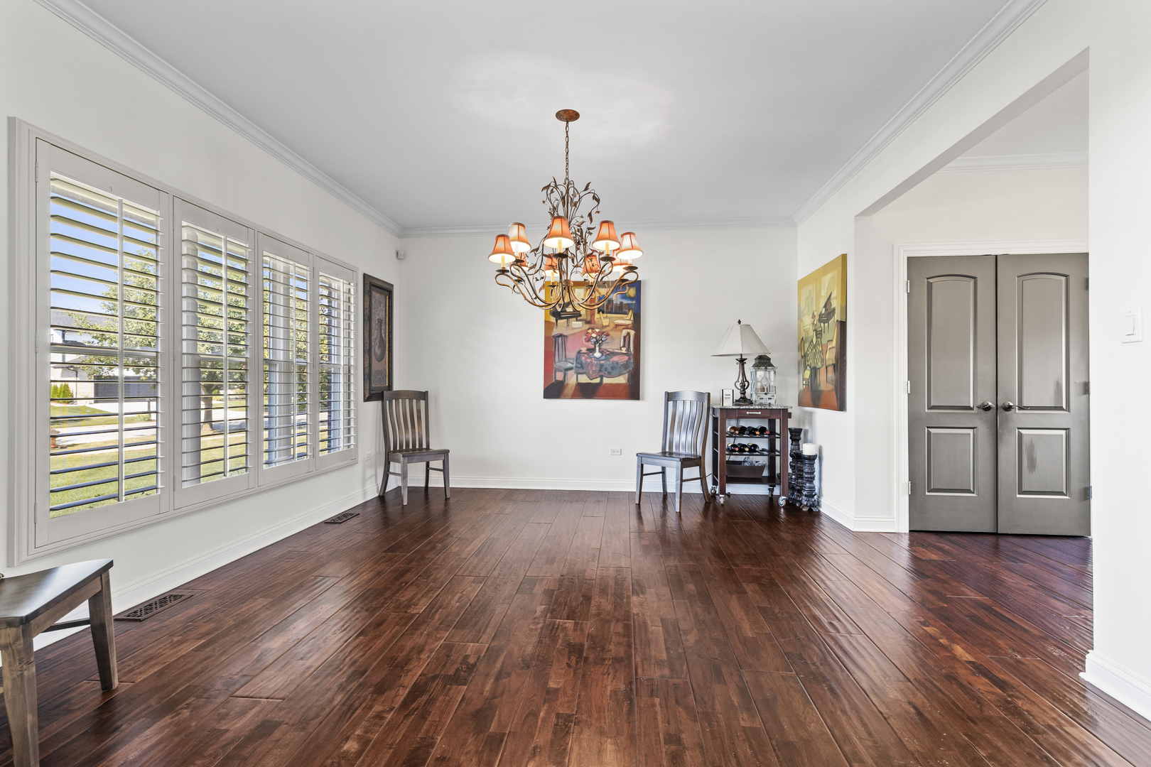 8025 Stonegate Drive, Tinley Park, IL 60487