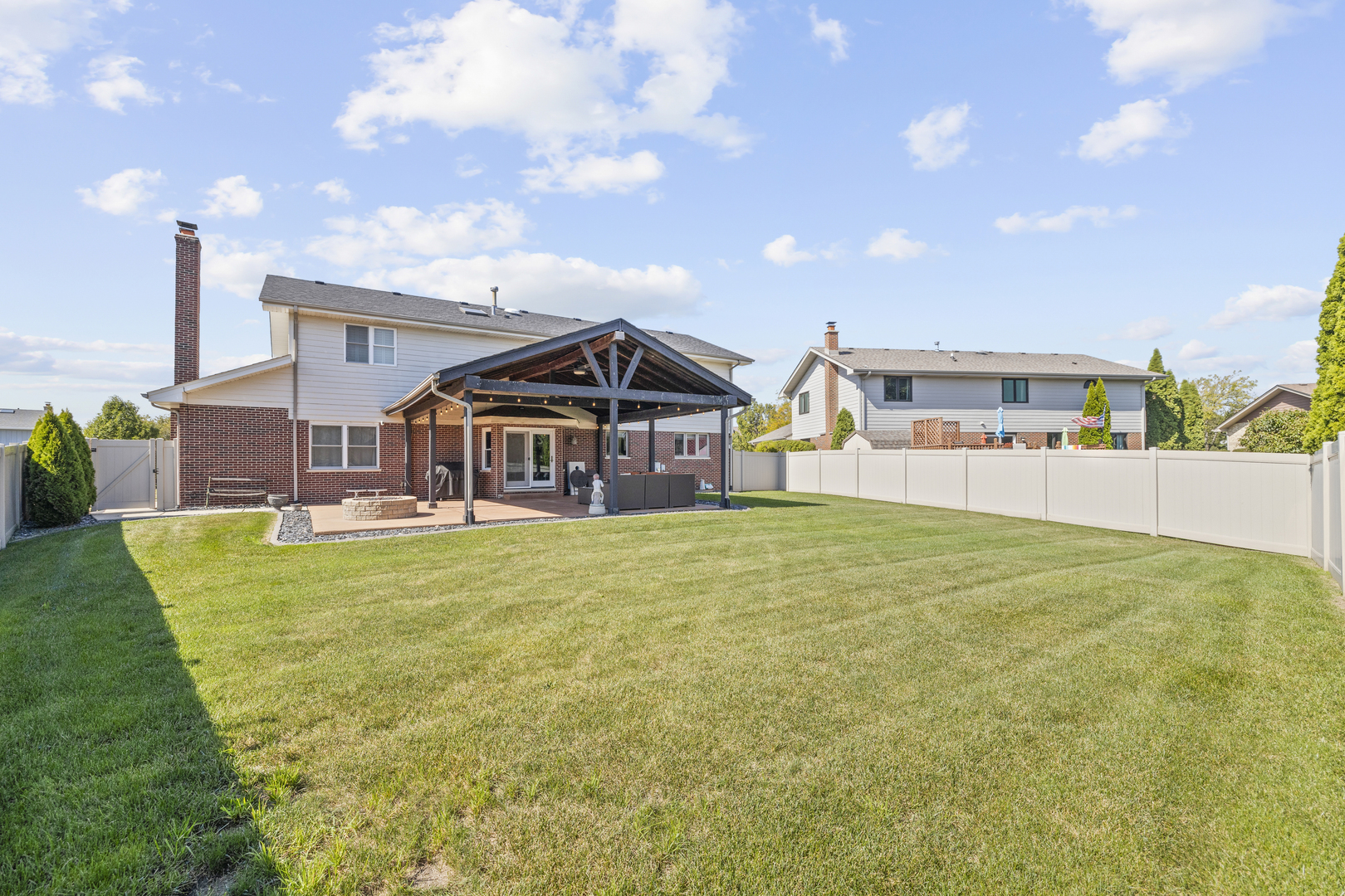 8025 Stonegate Drive, Tinley Park, IL 60487