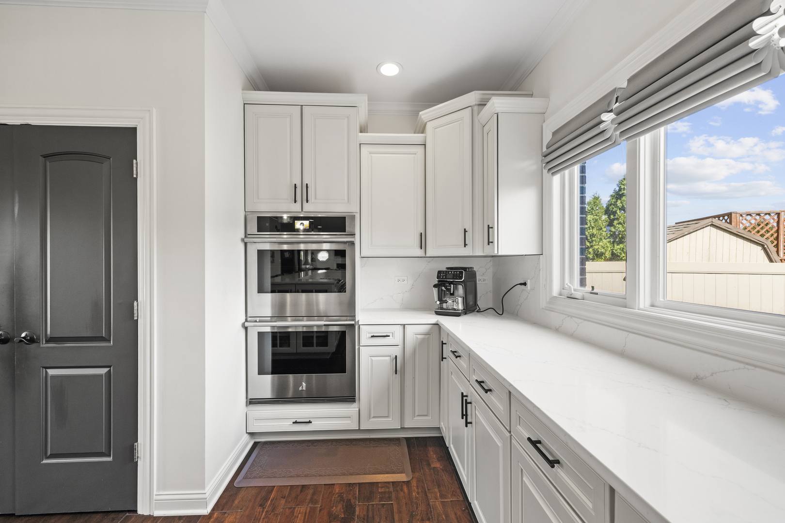 8025 Stonegate Drive, Tinley Park, IL 60487