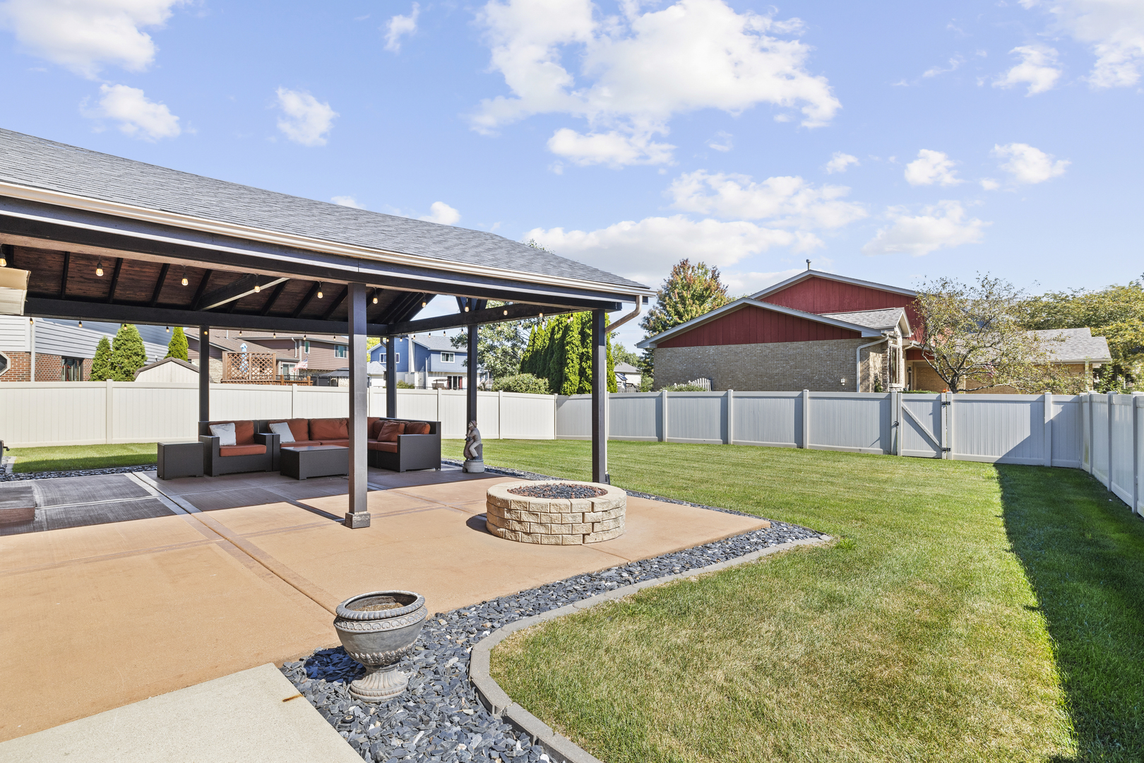 8025 Stonegate Drive, Tinley Park, IL 60487