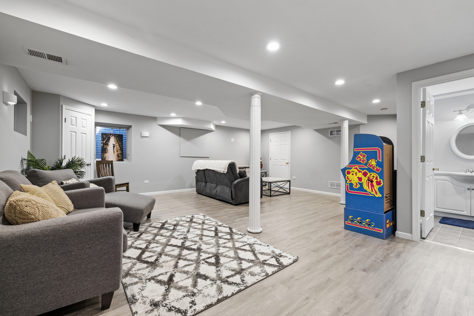 8025 Stonegate Drive, Tinley Park, IL 60487