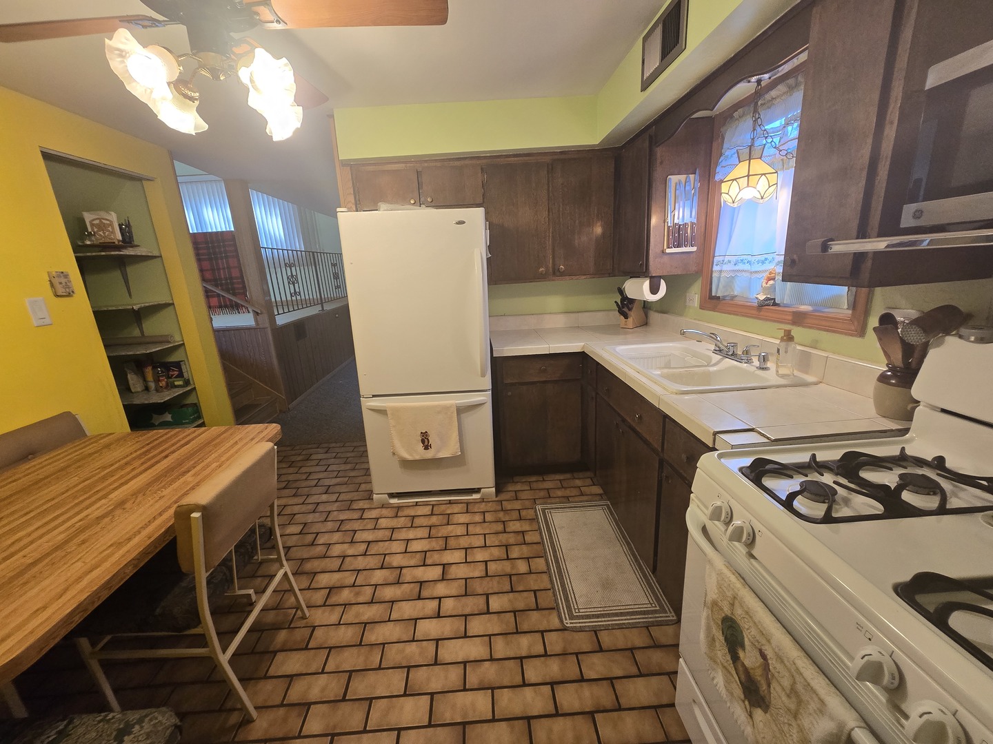 14431 Tripp Avenue, Midlothian, IL 60445