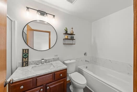 497 N FRIEH Drive, Romeoville, IL 60446