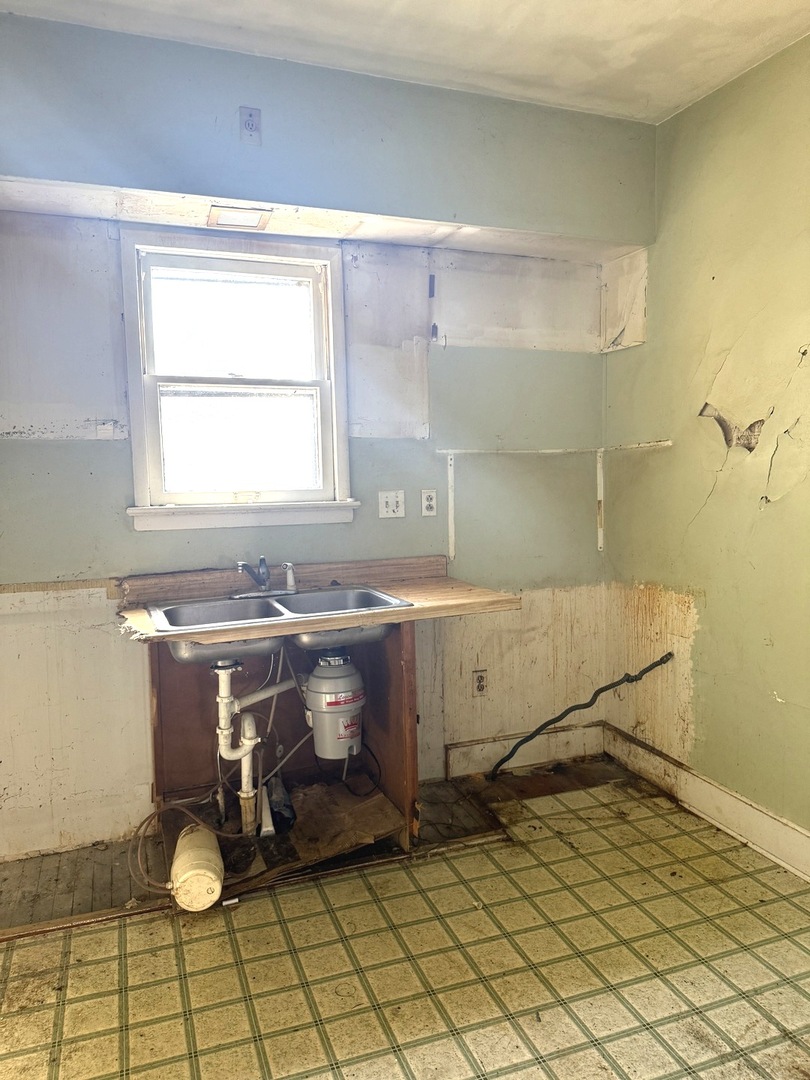 574 HERMAN Street, Crete, IL 60417