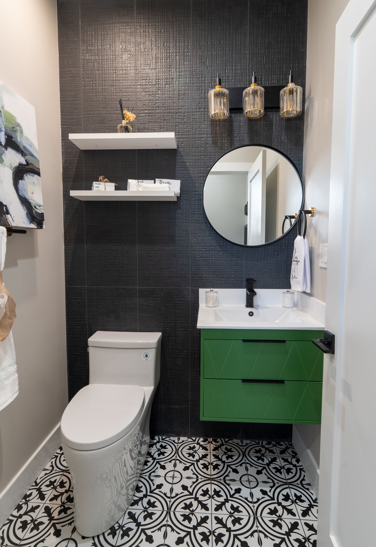 3530 W Van Buren Street, Chicago, IL 60624