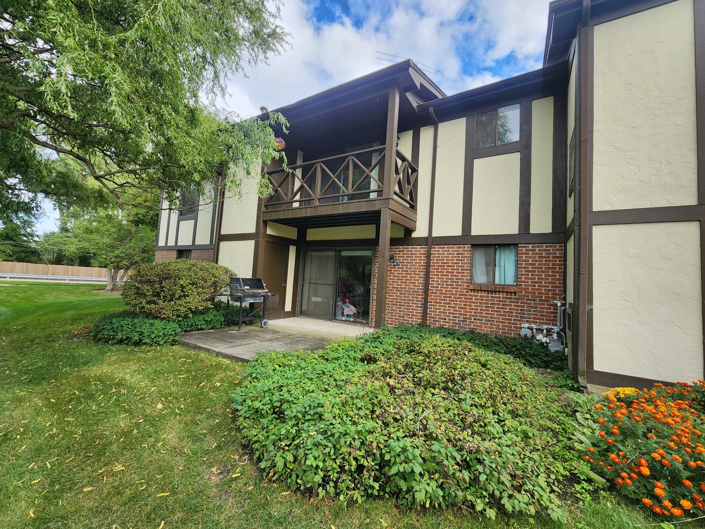 1044 Creekside Court #2B, Wheeling, IL 60090