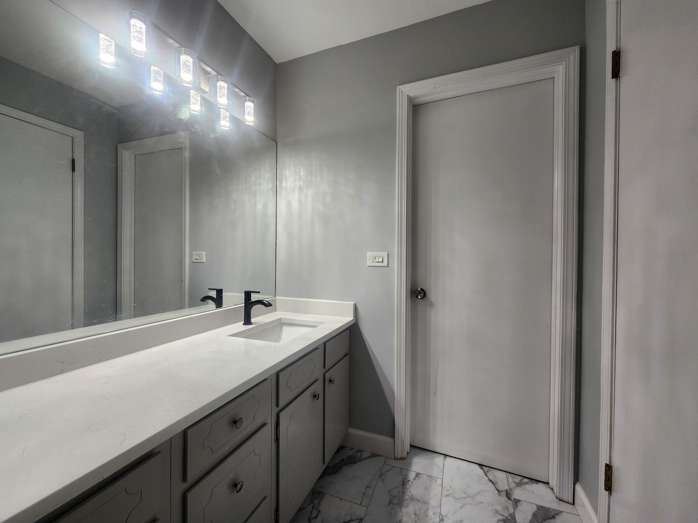 1044 Creekside Court #2B, Wheeling, IL 60090