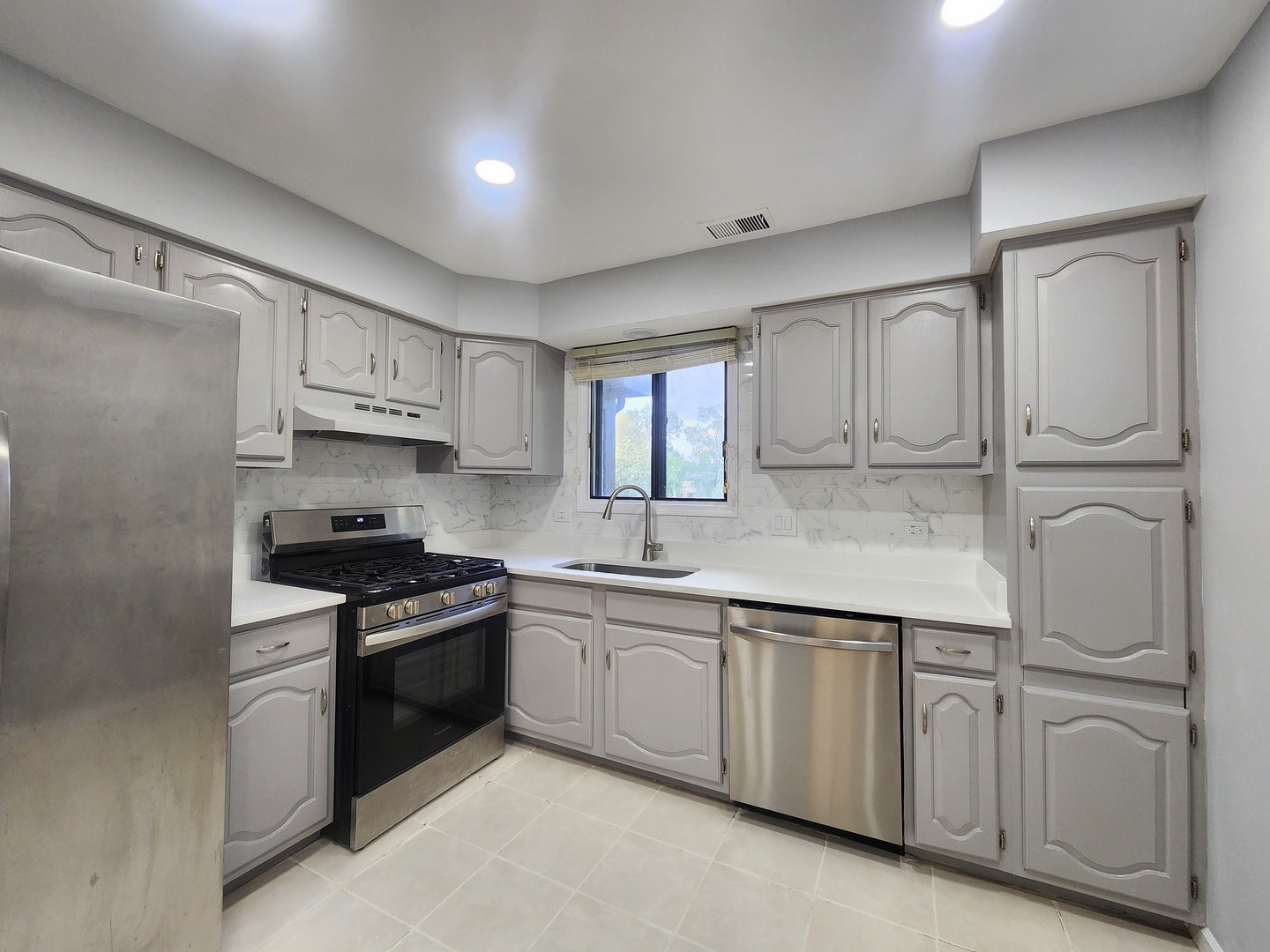 1044 Creekside Court #2B, Wheeling, IL 60090