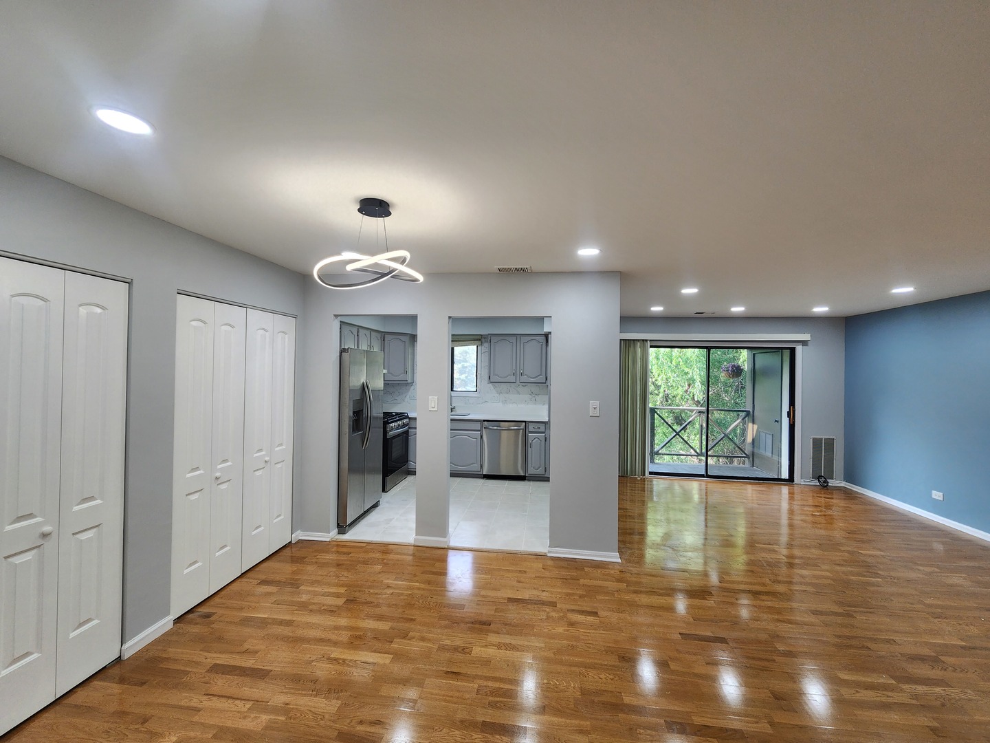 1044 Creekside Court #2B, Wheeling, IL 60090