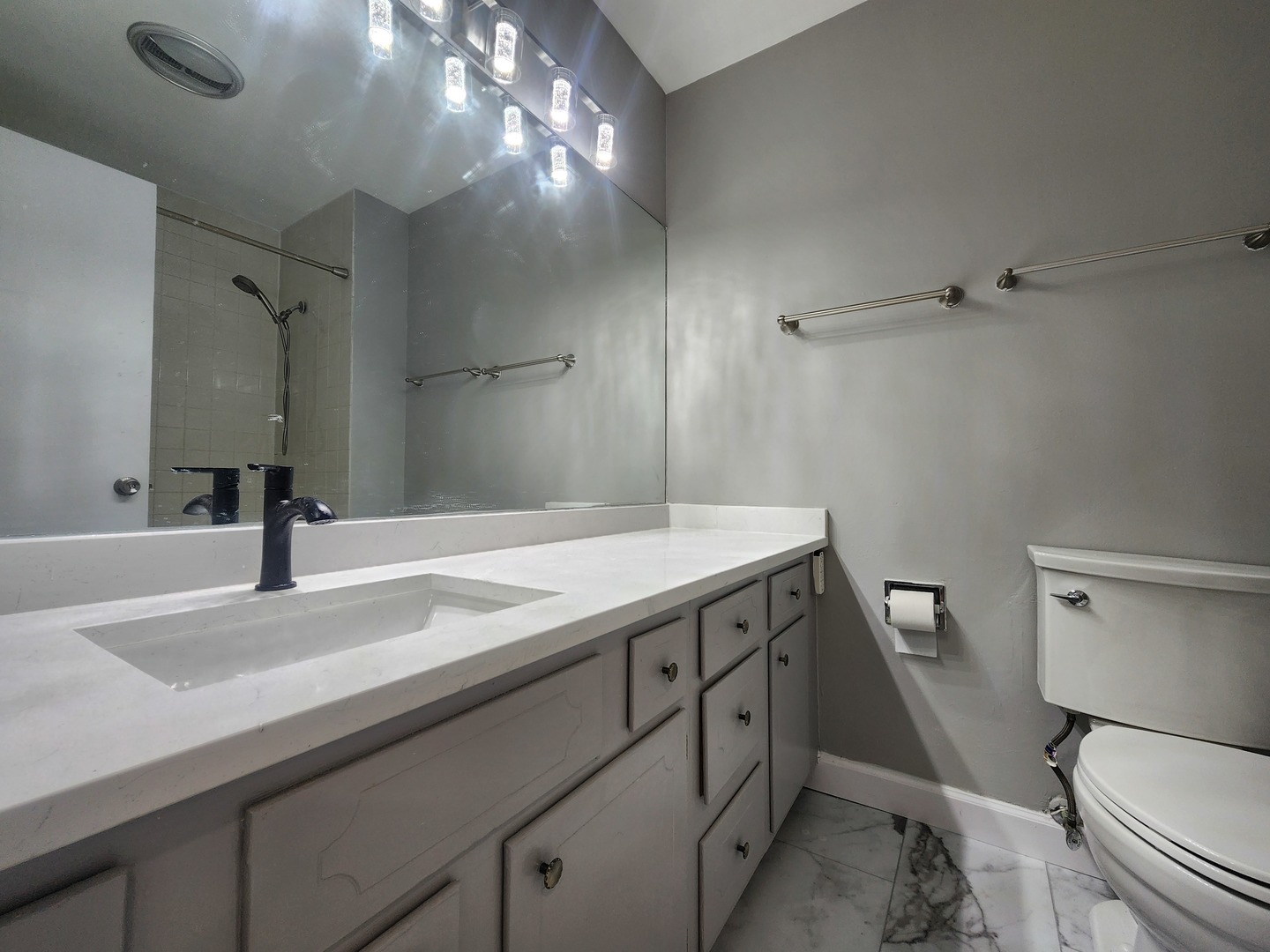 1044 Creekside Court #2B, Wheeling, IL 60090