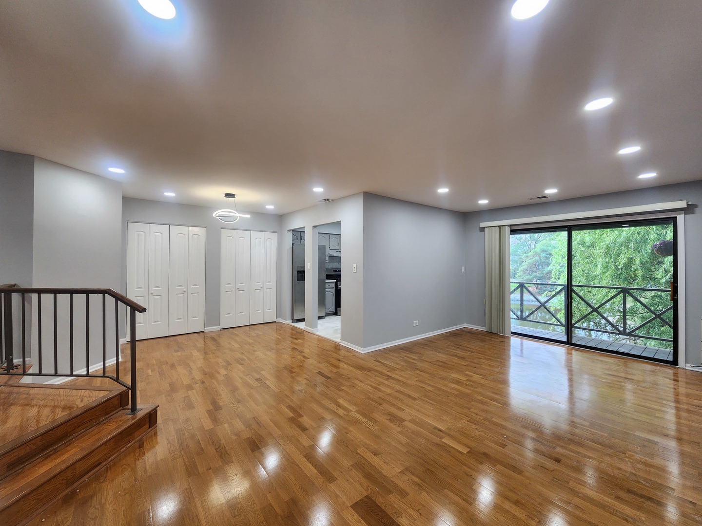 1044 Creekside Court #2B, Wheeling, IL 60090