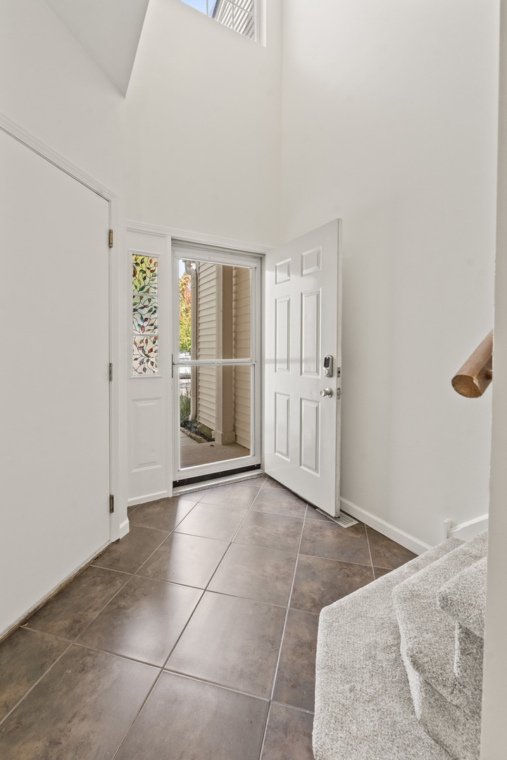 8045 Sierra Woods Lane, Carpentersville, IL 60110